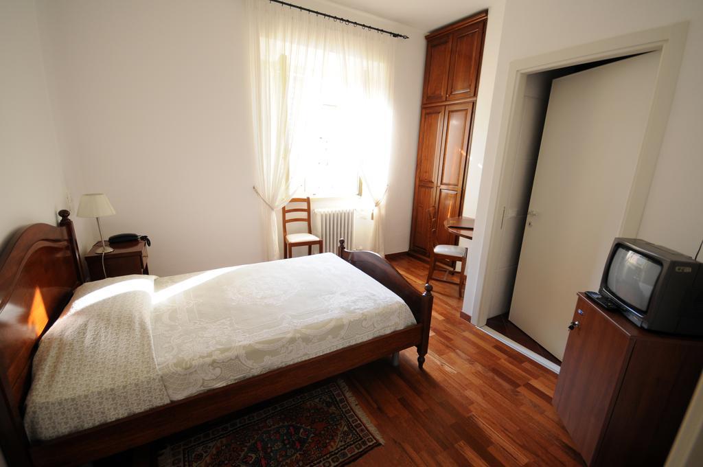 Guest House Domus Urbino Zewnętrze zdjęcie